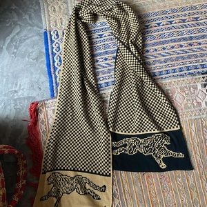 Tiger scarf